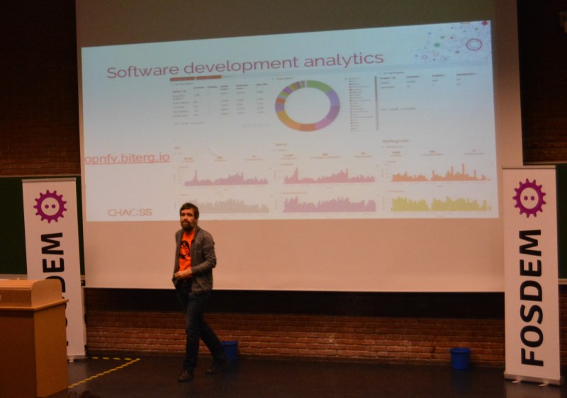 Jesús M. González giving his lightning-talk on FOSDEM